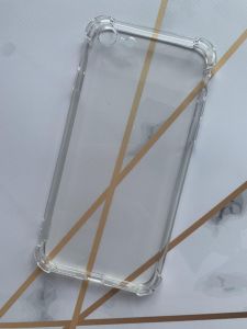 Прозорий силіконовий чохол з потовщеними кутами на iPhone SE (2020)