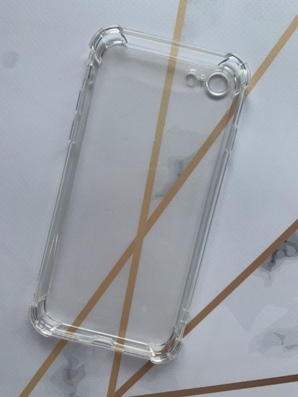 Прозорий силіконовий чохол з потовщеними кутами на iPhone SE (2020)
