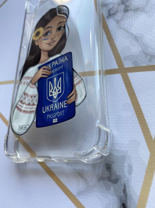 Чохол з потовщеними кутами для Xiaomi Redmi 7A з патріотичним дизайном "Дівчина з паспортом" принт 12
