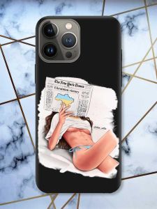 Матовий чорний чохол на Apple iPhone 13 Pro Дівчина з газетою (принт 31)