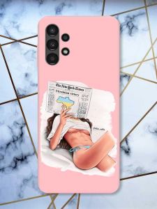 Матовий рожевий чохол на Samsung A13 4G Дівчина з газетою (принт 31)