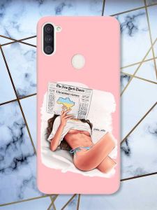 Матовий рожевий чохол на Samsung Galaxy A11 Дівчина з газетою (принт 31)