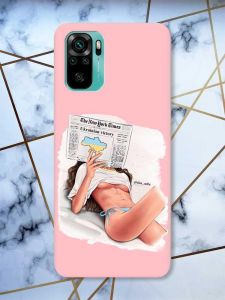 Матовий рожевий чохол на Xiaomi Redmi Note 10 / Note 10s Дівчина з газетою (принт 31)