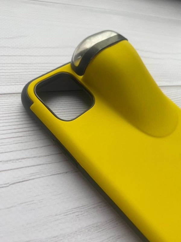 Силіконовий протиударний чохол з відділом для навушників на iPhone 11 Pro Max Жовтий