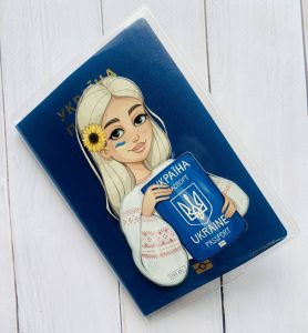 Обкладинка на паспорт книжечку :: Дівчина з паспортом (патріотичний принт 13)