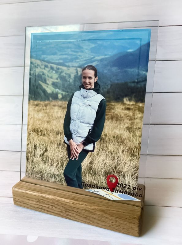 Настільна фотографія на акрилі з дерев'яною підставкою