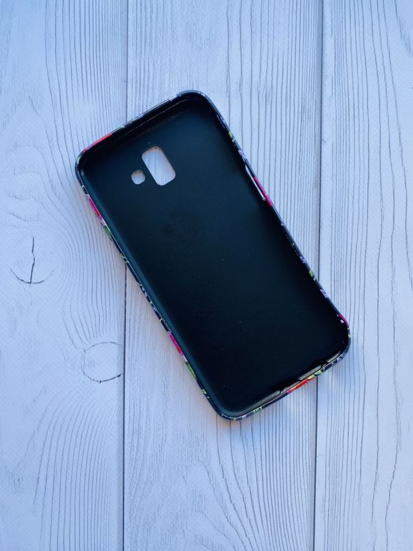 Силіконовий чохол із малюнком для Samsung Galaxy J6 Plus Рожеві дрібні квіти на чорному