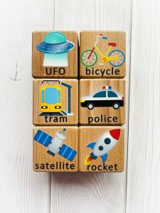 Дитячі розвиваючі дерев'яні кубики Ракета. Транспорт (комплект 10)