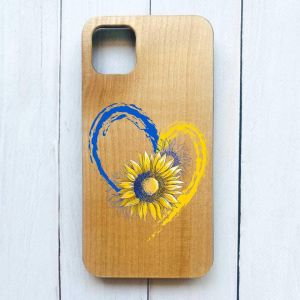 Дерев'яний чохол на iPhone 12 / 12 Pro (6.1) :: Серце з соняхом. Україна (принт 260)