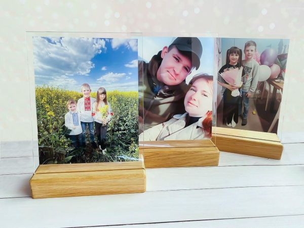 Стильна рамка з фото / малюнком / логотипом / улюбленою цитатою на дерев'яній основі