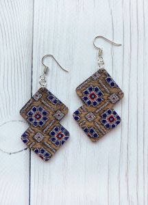Сережки з дерева Українська вишиванка на темній основі (принт 1.8)