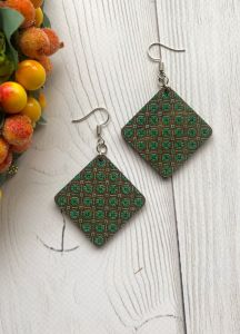Сережки з дерева. Квітковий орнамент на темній основі (принт 3.6)