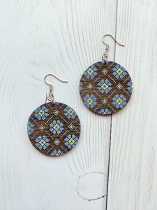 Сережки з дерева Українська вишиванка на темній основі (принт 4.10)