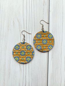 Сережки з дерева Українська вишиванка на світлій основі (принт 4.10)