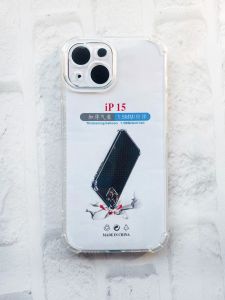 Силіконовий прозорий чохол із потовщеними кутами на iPhone 15