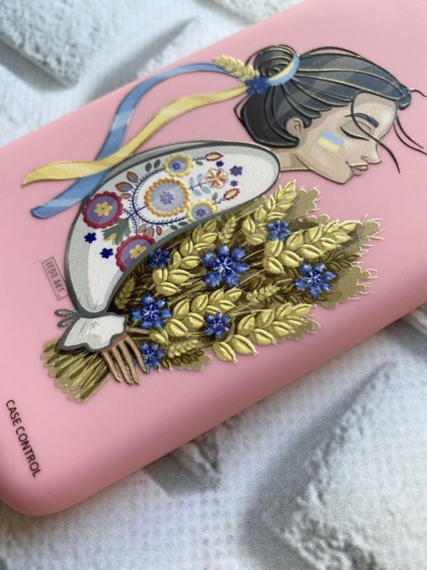 Матовий рожевий чохол на Apple iPhone 14 Plus :: Українка з колосками (патріотичний принт 172)