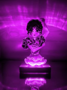 Нічник Венздей з регулюванням світла через пульт ДУ