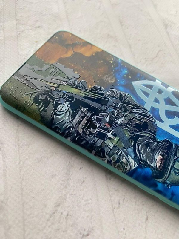 Матовий чохол з бірюзовими боками на Apple iPhone 14 Pro :: Військовий (патріотичний принт 349)