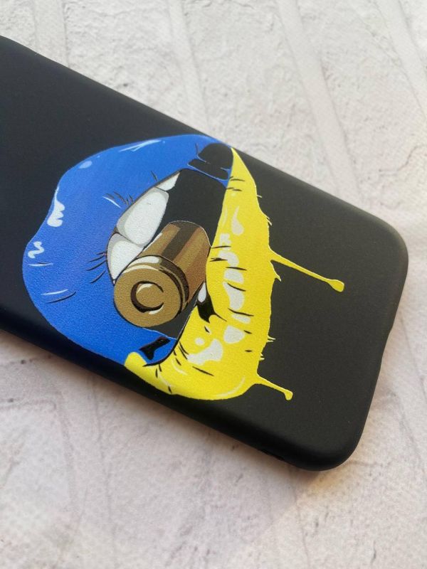 Матовий чорний чохол на Xiaomi Redmi 6A :: Губи і патрон (принт 264)