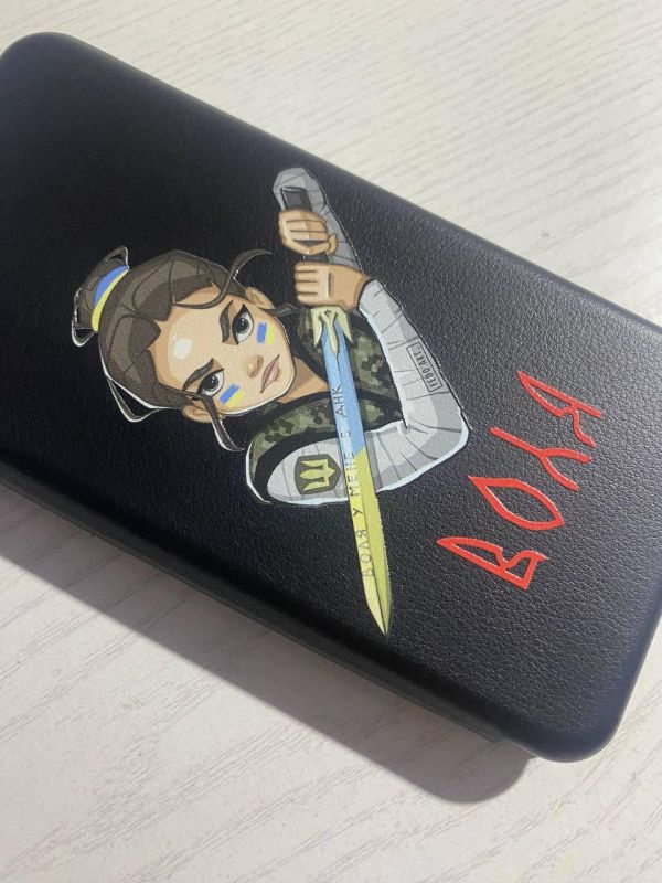 Чохол-книжка з малюнком для Xiaomi Redmi 8A Чорний; Українська захисниця (принт 169)