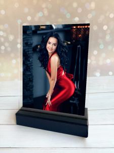 Настільна фотографія на акрилі з чорною дерев'яною підставкою (21х15 см)