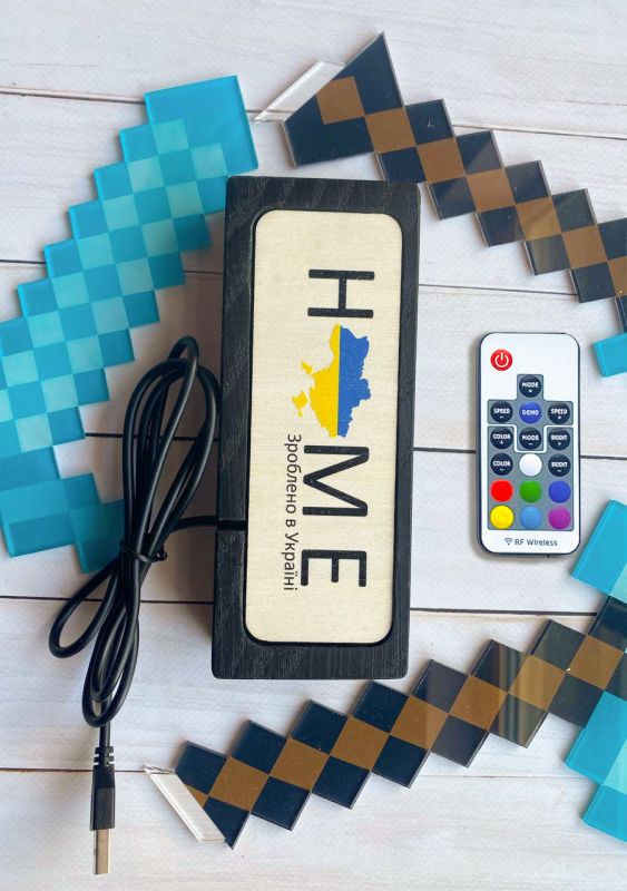 Переносний дитячий нічник конструктор Інструменти Майнкрафт з USB роз'ємом (на чорній підставці)