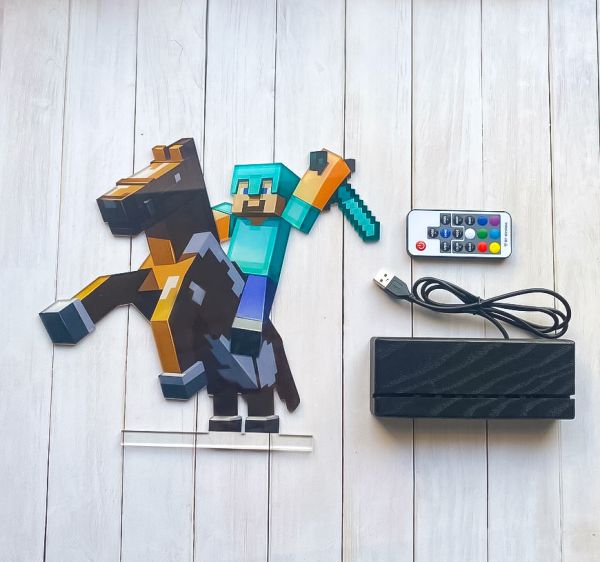 Переносний дитячий нічник Стів на коні Майнкрафт з USB роз'ємом (на чорній підставці)