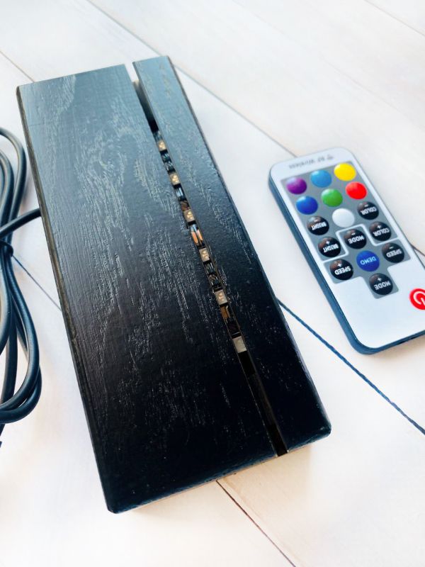 Переносний дитячий нічничок Куб Майнкрафт з USB роз'ємом (на чорній підставці)