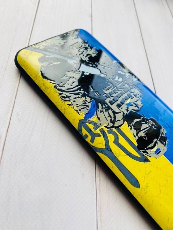 Матовий чохол з чорними боками на Apple iPhone 14 :: Солдат (патріотичний принт 350)