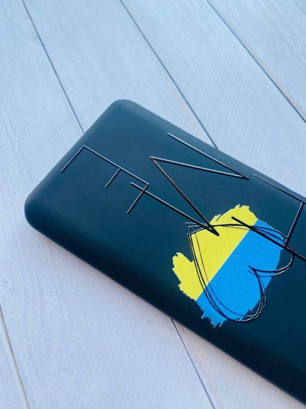 Матовий чорний чохол на iPhone 7 / 8 :: Дім Україна (принт 353)