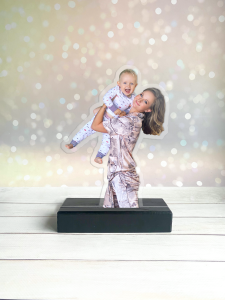 Фігурне фото на акрилі з чорною підставкою + підсвітка з пультом ДУ