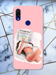 Матовий чохол з рожевими боками на Xiaomi Redmi 7 :: Дівчина з газетою /принт 31/