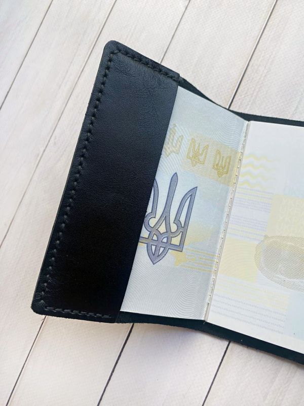Шкіряна обкладинка на паспорт книжку :: Чорна (принт 272)