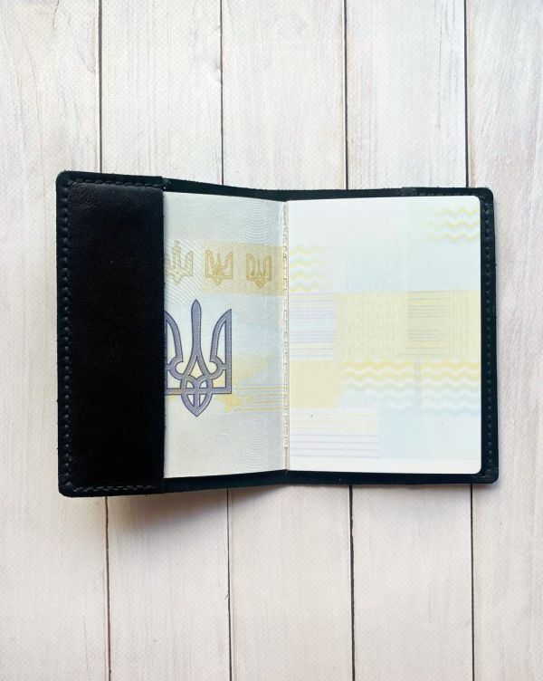 Шкіряна обкладинка на паспорт книжку :: Чорна (принт 373)