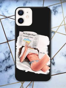 Матовий чорний чохол на Apple iPhone 12 / 12 Pro (6.1) Дівчина з газетою (принт 31)