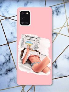 Матовий рожевий чохол на Samsung Galaxy A31 Дівчина з газетою (принт 31)