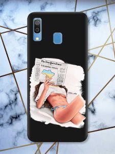 Матовий чорний чохол на Samsung Galaxy A30 (2019) / A20 (2019) Дівчина з газетою (принт 31)