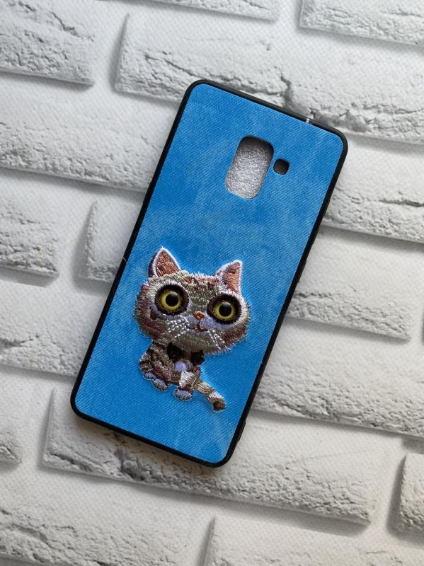 Силіконовий чохол із тканинною вишивкою на Samsung Galaxy A8 Plus 2018 A730 Кіт на блакитному