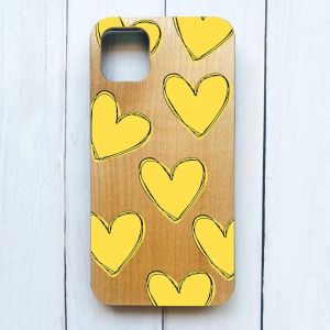 Дерев'яний чохол на iPhone 12 / 12 Pro (6.1) :: Сердечка жовті (принт 259)