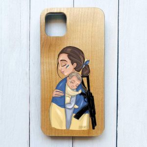 Дерев'яний чохол на iPhone 12 / 12 Pro (6.1) :: Мама-захисниця (патріотичний принт 20)