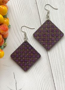 Сережки з дерева. Квітковий орнамент на темній основі (принт 3.7)