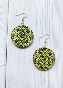 Сережки з дерева Українська вишиванка на світлій основі (принт 4.14)