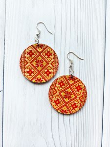 Сережки з дерева Українська вишиванка на світлій основі (принт 4.15)