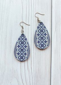 Cережки з дерева. Українська вишиванка (принт 8.4)