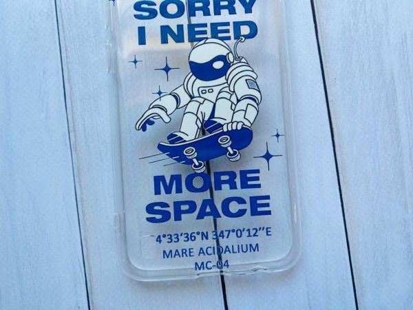 Прозорий чохол із захистом камери на iPhone 14 :: Космонавт на скейті (принт 248)