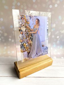 Акрилова фотографія на дерев'яній підставці