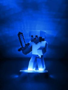 Переносний дитячий нічник Стів Майнкрафт з USB роз'ємом (на чорній підставці)