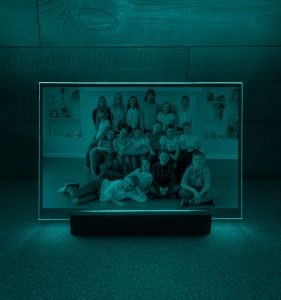 Фотоакрил з підсвіткою на дерев'яній основі (30х20 см, горизонтальний формат)