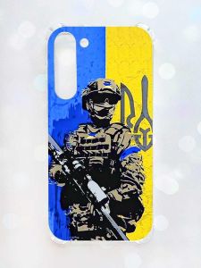 Чохол з потовщеними кутами на Samsung Galaxy S23 Plus :: Солдат (патріотичний принт 350)