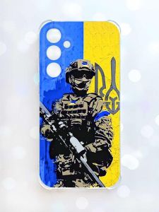 Чохол з потовщеними кутами на Samsung Galaxy S23 FE :: Солдат (патріотичний принт 350)